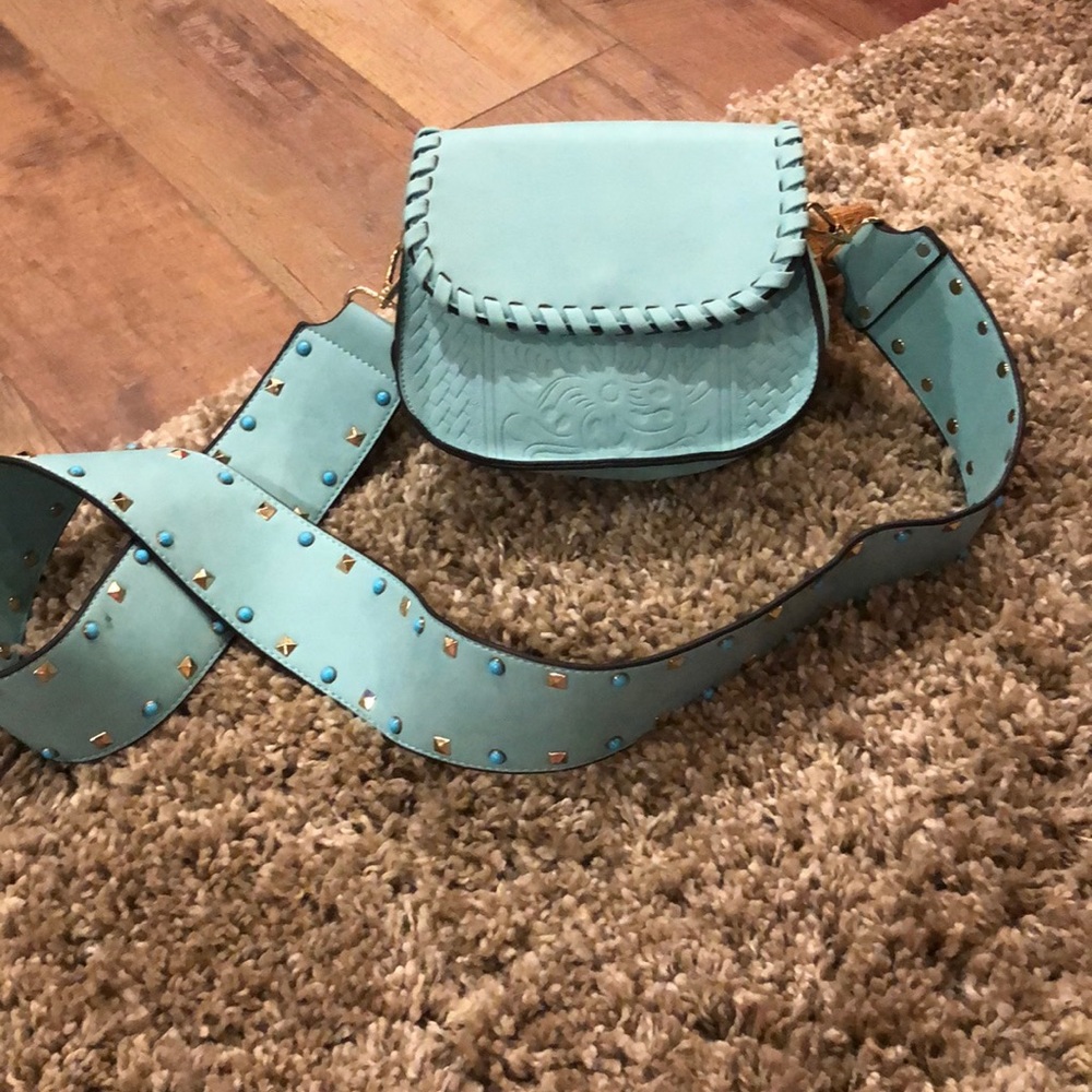 Kiss Me Couture crossbody purse - Picture 1 of 7